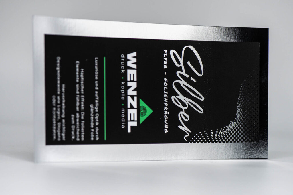 Flyer mit Veredelung und Prägung - Gold Silber Kupfer Folienprägung